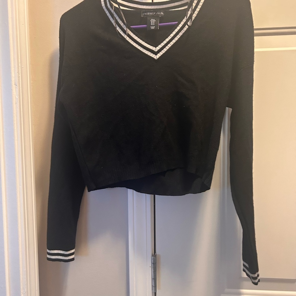 Sincerely Jules dark Blue V-Neck Sweater with White Trim